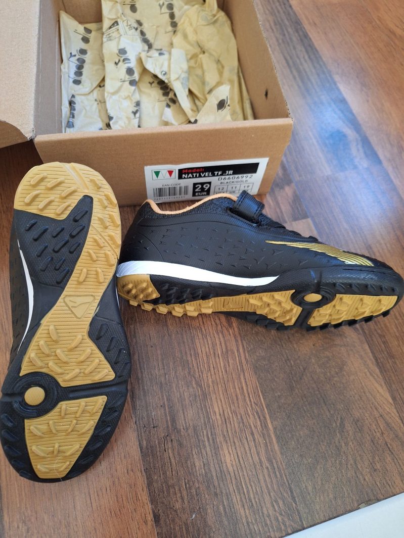 נעלי כדורגל דיאדורה דיאדורה – Diadora Kids יד שנייה בנמיז - Nemyz