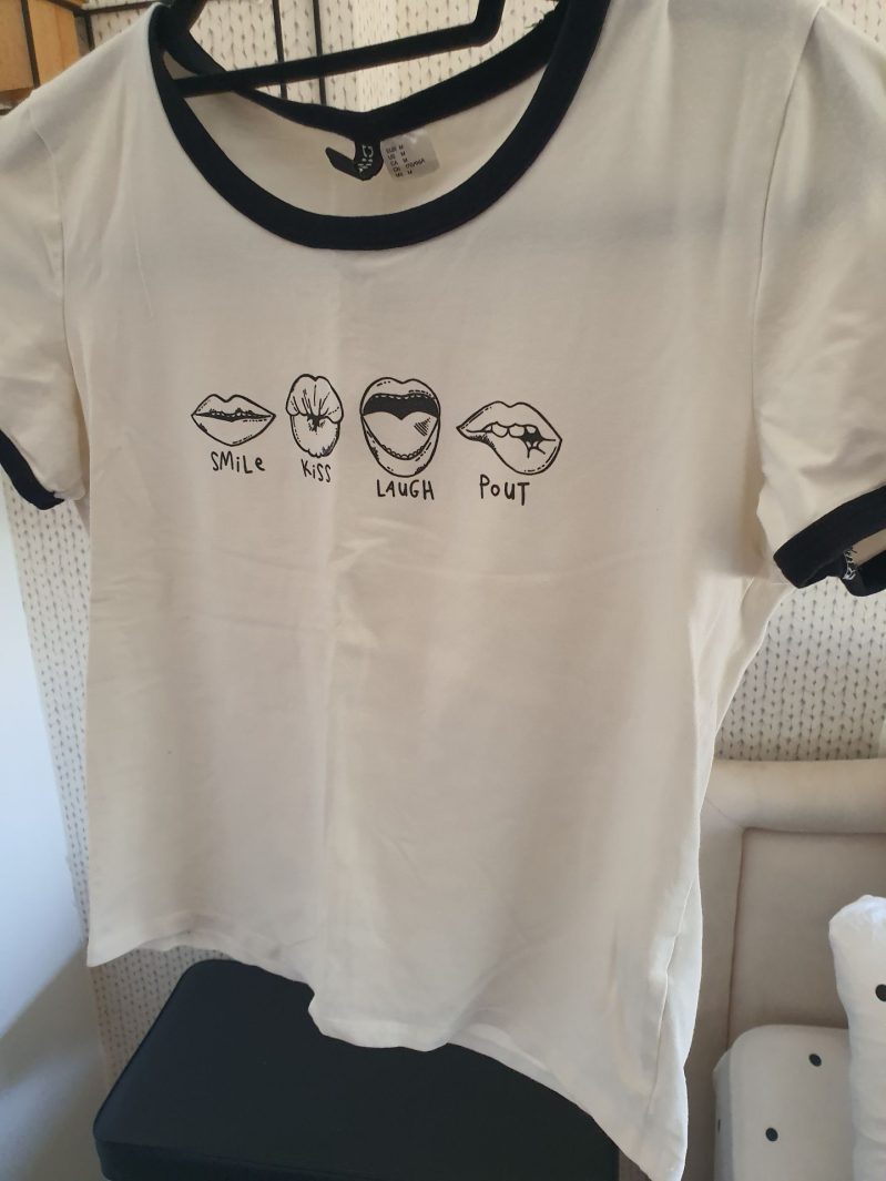 חולצת טריקו H&M - אייץ' אנד אם יד שנייה בנמיז - Nemyz