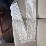 גינס לבן קרעים ברשקה Bershka – ברשקה יד שנייה בנמיז - Nemyz