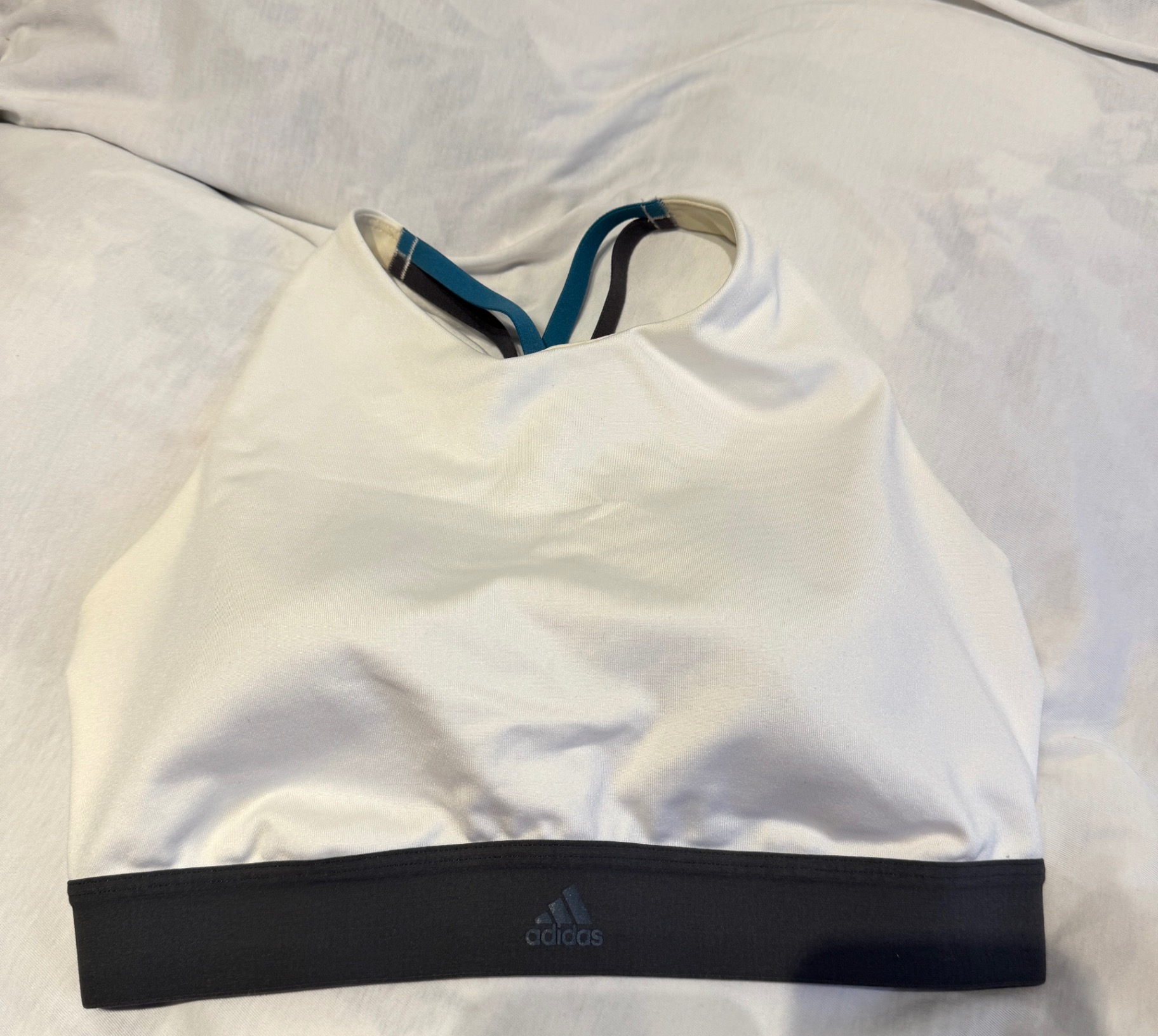 חזיית ספורט אדידס Adidas – אדידס יד שנייה בנמיז - Nemyz