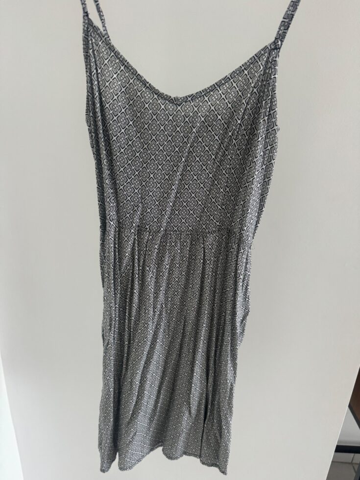 שמלה קצרה מקסימה H&M - אייץ' אנד אם יד שנייה בנמיז - Nemyz