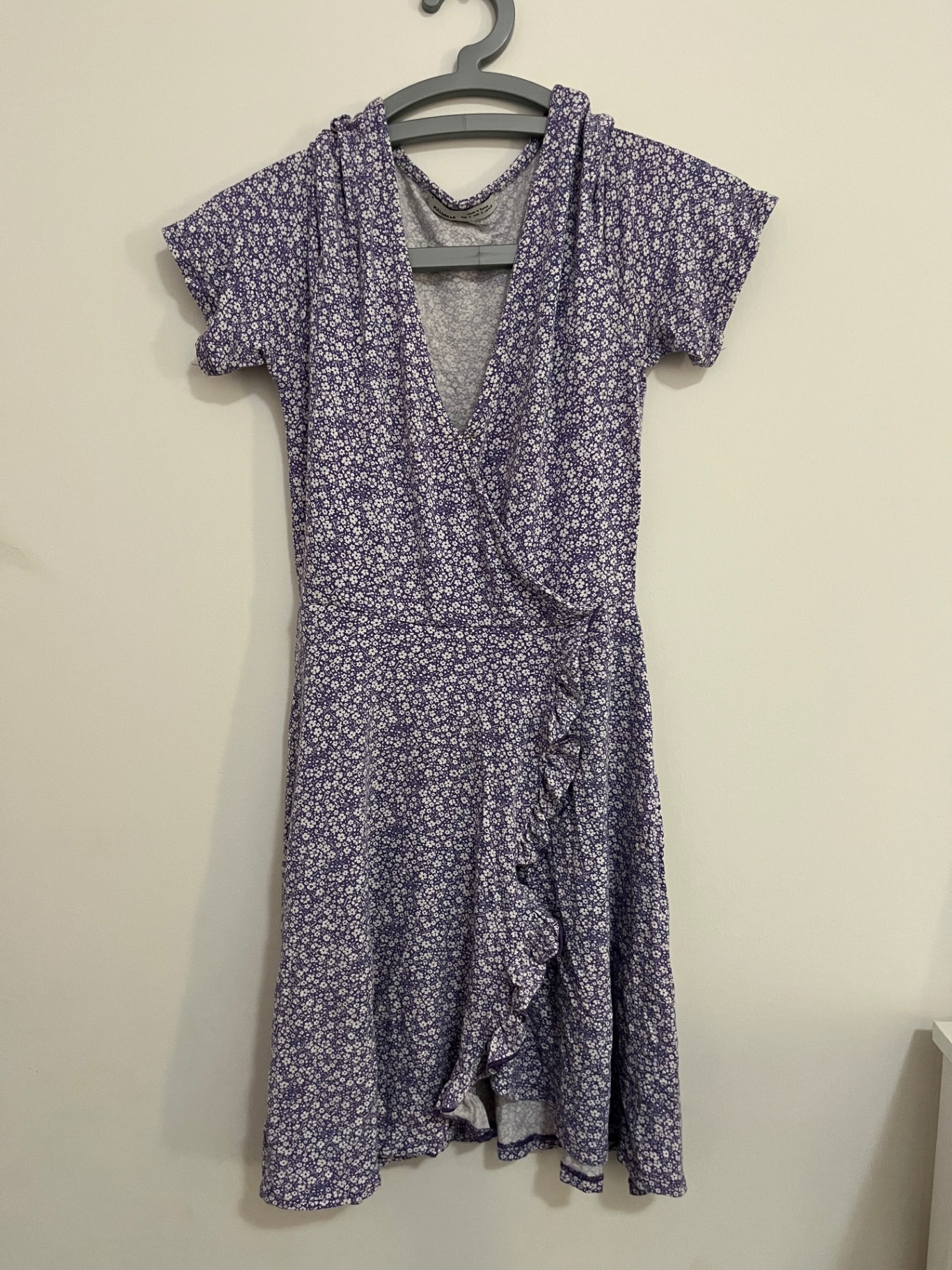 שמלה סגולה עם הדפס Pull & Bear - פול אנד בר יד שנייה בנמיז - Nemyz