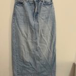 חצאית ג׳ינס ארוכה Bershka – ברשקה יד שנייה בנמיז - Nemyz