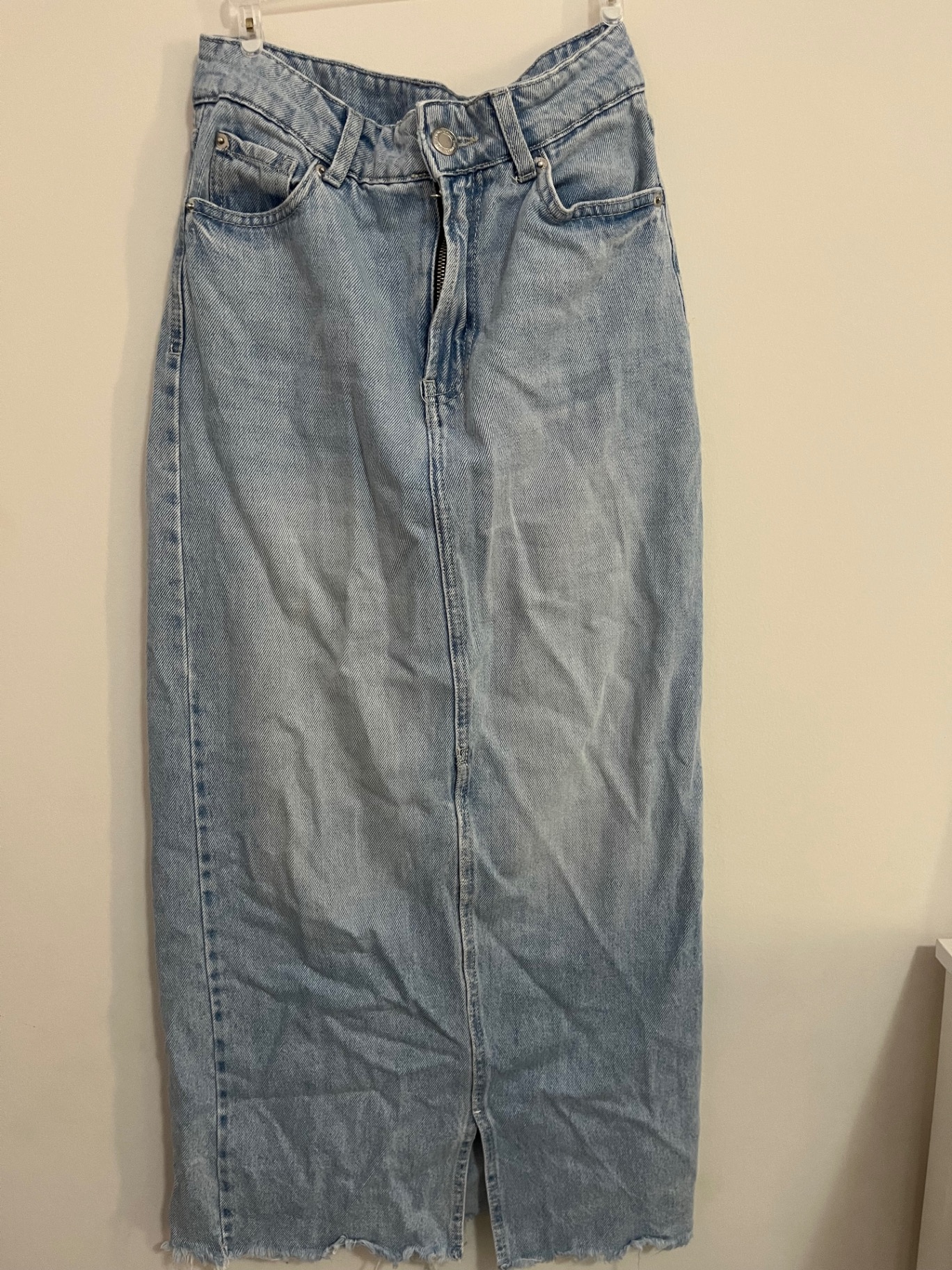 חצאית ג׳ינס ארוכה Bershka – ברשקה יד שנייה בנמיז - Nemyz