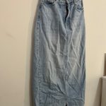 חצאית ג׳ינס ארוכה Bershka – ברשקה יד שנייה בנמיז - Nemyz