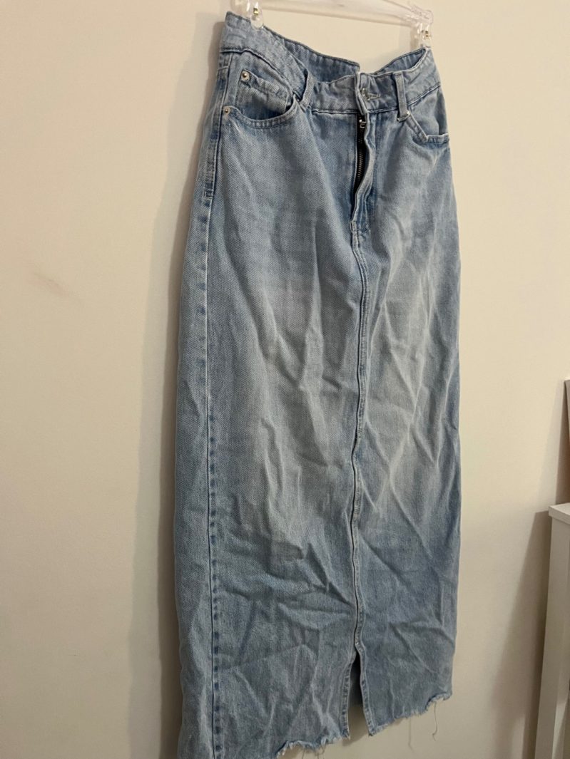 חצאית ג׳ינס ארוכה Bershka – ברשקה יד שנייה בנמיז - Nemyz