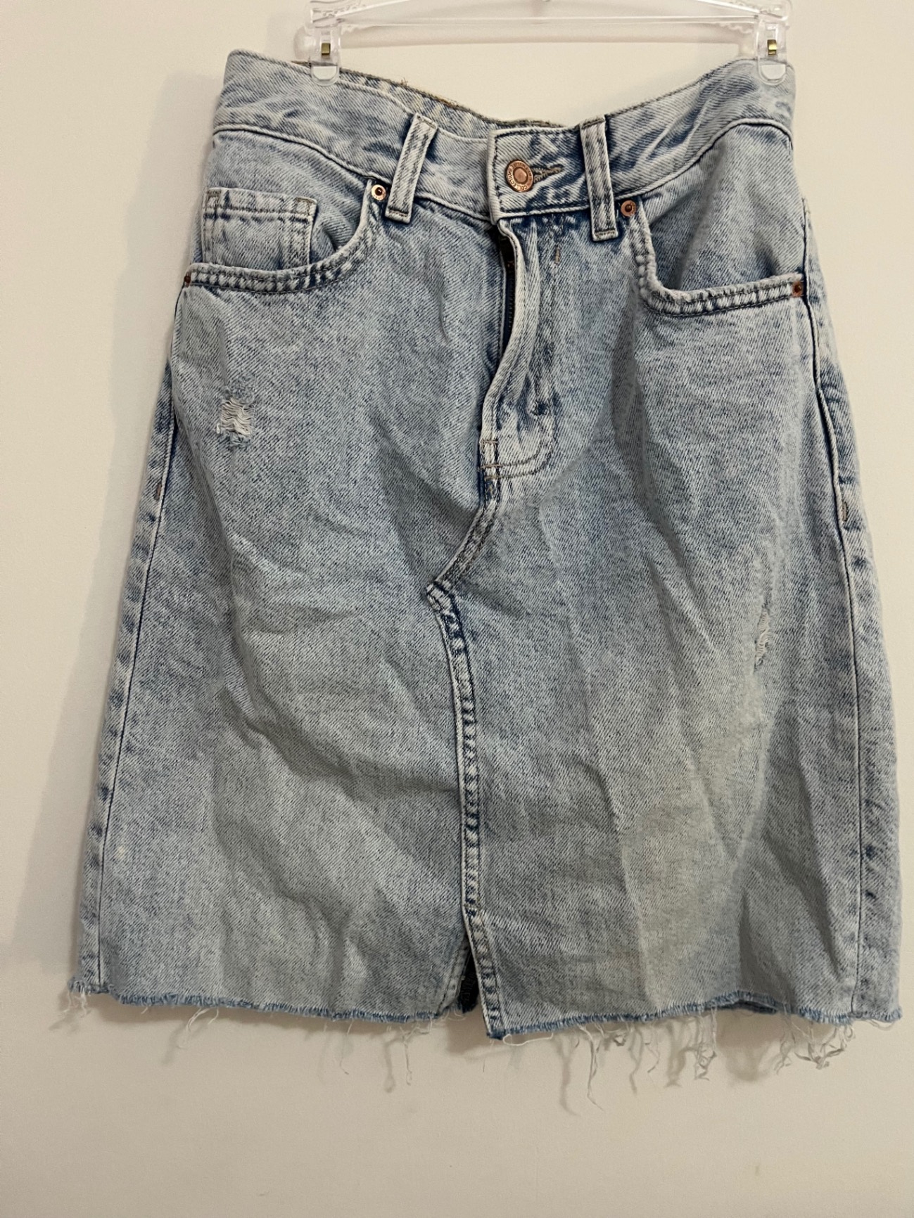 חצאית ג׳ינס קצרה Bershka – ברשקה יד שנייה בנמיז - Nemyz