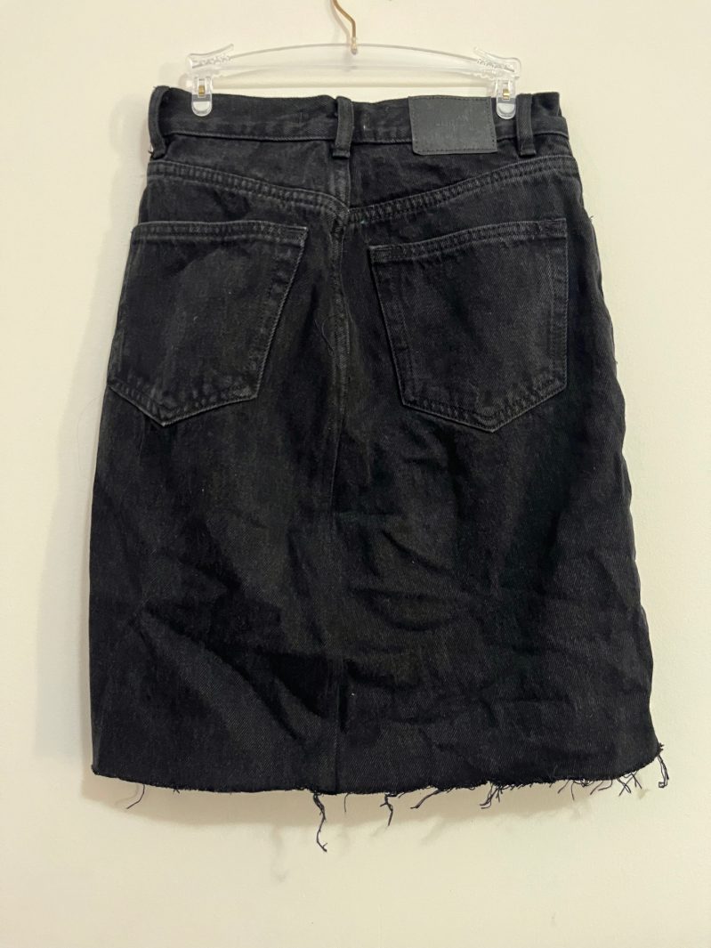 חצאית ג׳ינס שחורה Pull & Bear - פול אנד בר יד שנייה בנמיז - Nemyz