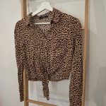 חולצה ארוכה מנומרת Bershka – ברשקה יד שנייה בנמיז - Nemyz