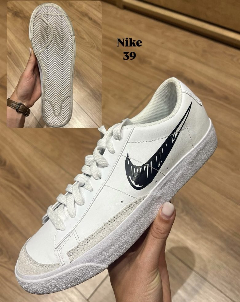 סניקרס נייק בצבע לבן Nike - נייקי יד שנייה בנמיז - Nemyz
