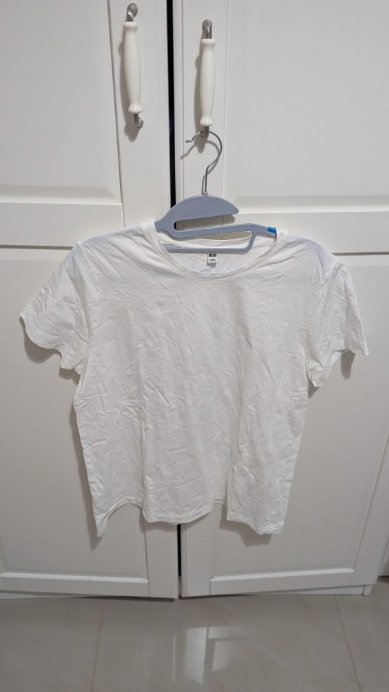 טישירט לבנה יוניקלו יוניקלו – Uniqlo יד שנייה בנמיז - Nemyz