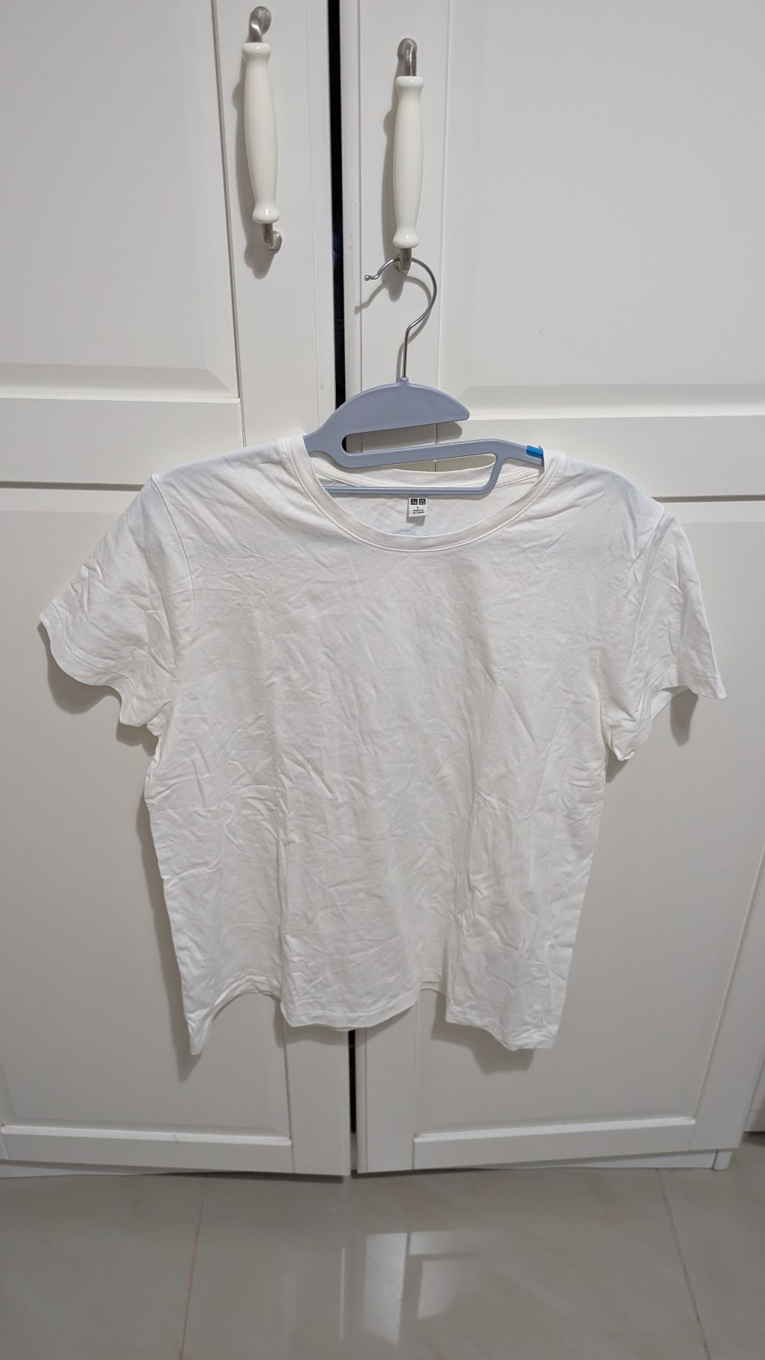 טישירט לבנה יוניקלו יוניקלו – Uniqlo יד שנייה בנמיז - Nemyz