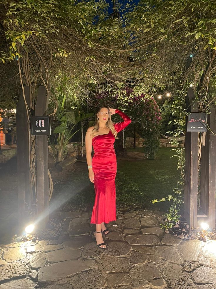 שמלה הורסת❤️😍 April – אפריל יד שנייה בנמיז - Nemyz