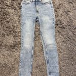 סקיני ג׳ינס H&M H&M - אייץ' אנד אם יד שנייה בנמיז - Nemyz