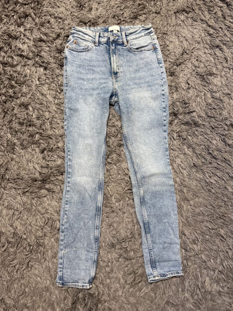 סקיני ג׳ינס H&M H&M - אייץ' אנד אם יד שנייה בנמיז - Nemyz