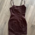 שמלת מיני ג׳ינס חום H&M - אייץ' אנד אם יד שנייה בנמיז - Nemyz