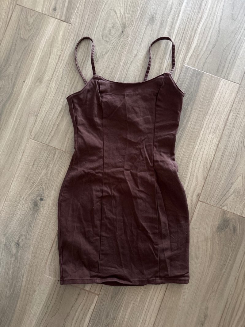 שמלת מיני ג׳ינס חום H&M - אייץ' אנד אם יד שנייה בנמיז - Nemyz