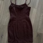 שמלת מיני ג׳ינס חום H&M - אייץ' אנד אם יד שנייה בנמיז - Nemyz