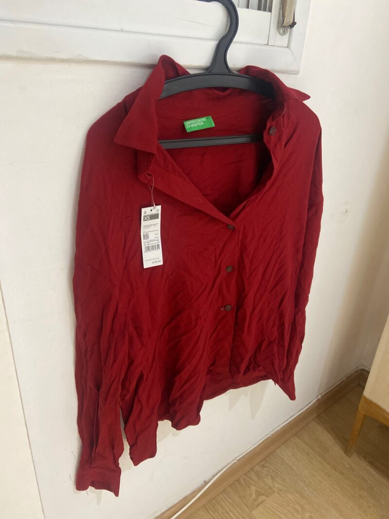 חולצה אדומה ארוכה Benetton – בנטון יד שנייה בנמיז - Nemyz