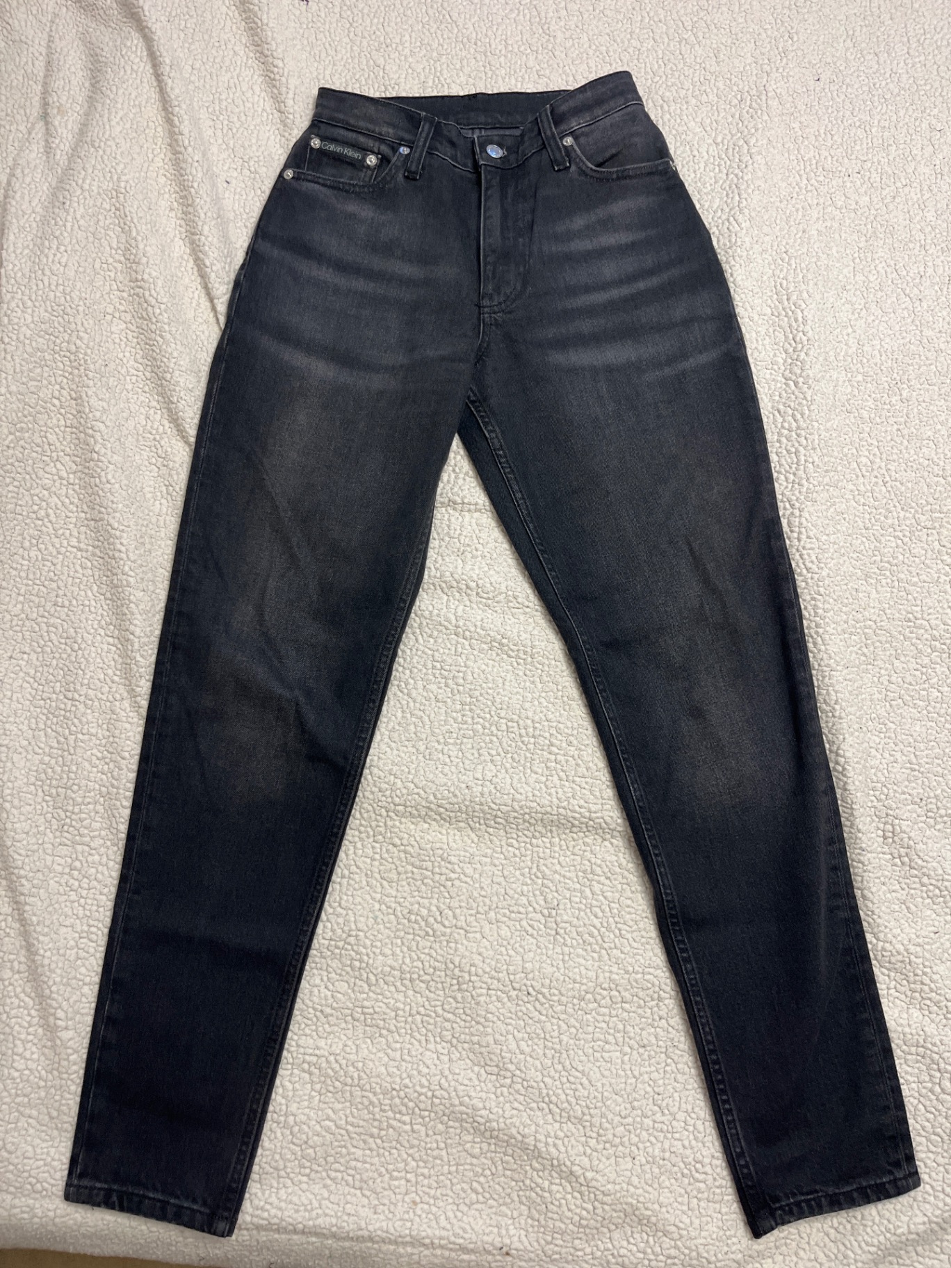 ג׳ינס שחור קלווין Calvin Klein – קלווין קליין יד שנייה בנמיז - Nemyz