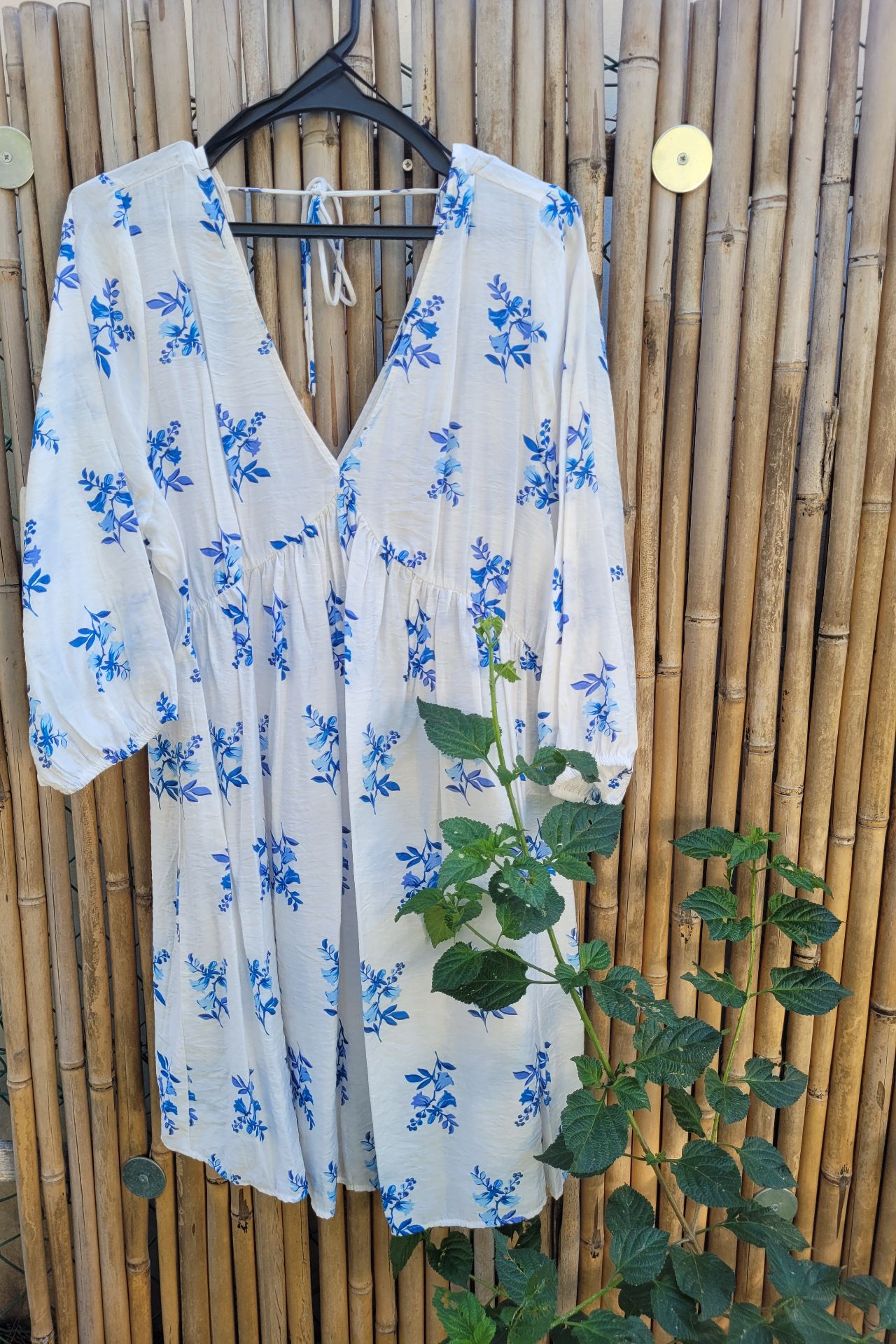 שמלה בכחול ולבן H&M - אייץ' אנד אם יד שנייה בנמיז - Nemyz