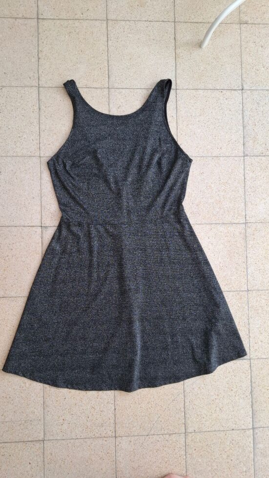 שמלה מנצנצת שחורה H&M - אייץ' אנד אם יד שנייה בנמיז - Nemyz
