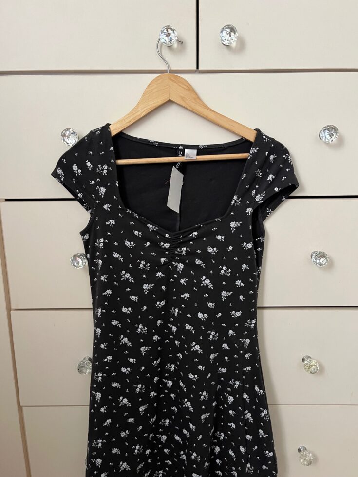 שמלה פרחונית לקיץ H&M - אייץ' אנד אם יד שנייה בנמיז - Nemyz