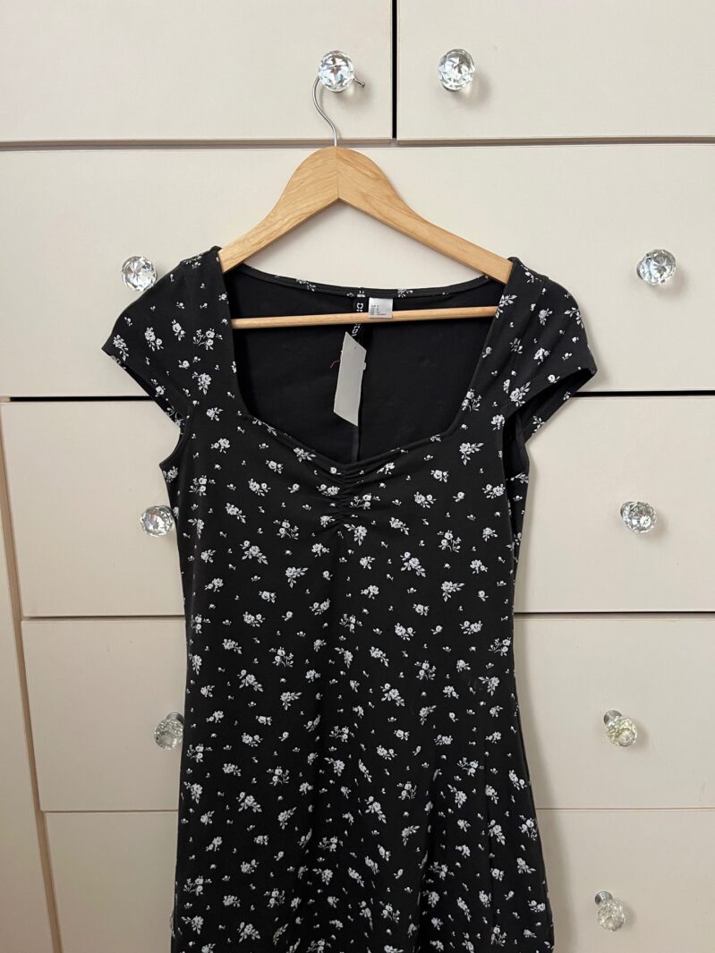 שמלה פרחונית לקיץ H&M - אייץ' אנד אם יד שנייה בנמיז - Nemyz