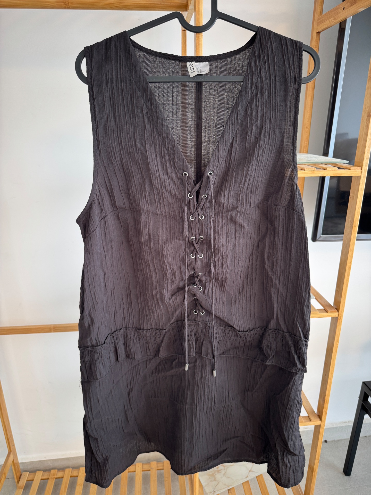 שמלת מיני שחורה יפה H&M - אייץ' אנד אם יד שנייה בנמיז - Nemyz