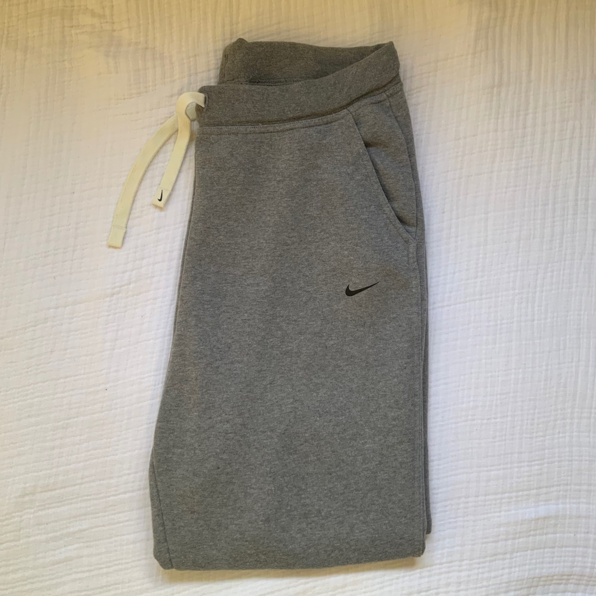 מכנסיים נייקי Nike - נייקי יד שנייה בנמיז - Nemyz