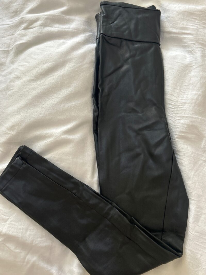 מכנס שחור guess Guess - גס יד שנייה בנמיז - Nemyz