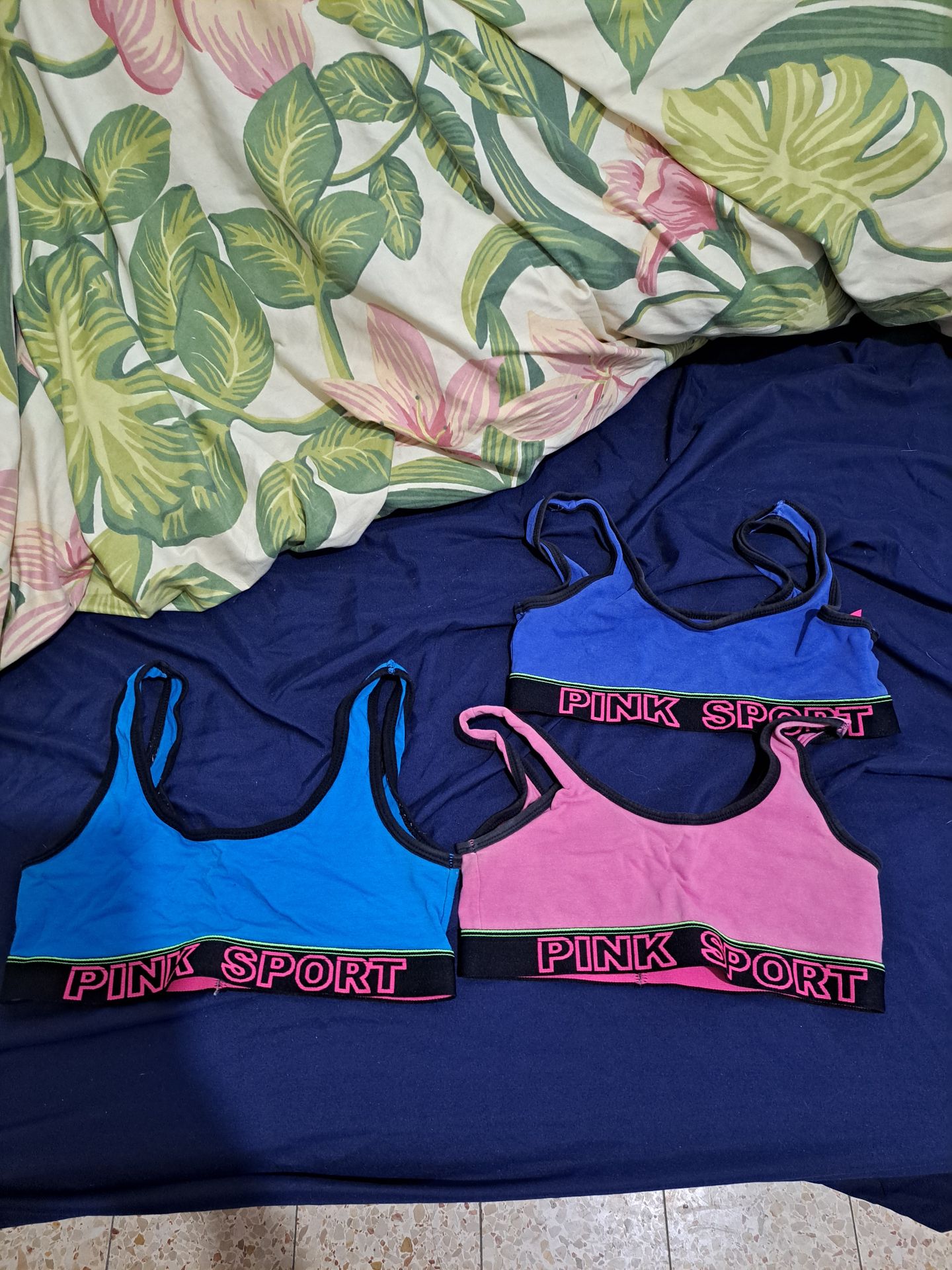 שלישיית גוזיות ספורט Victoria’s Secret - ויקטוריה'ס סיקרט יד שנייה בנמיז - Nemyz