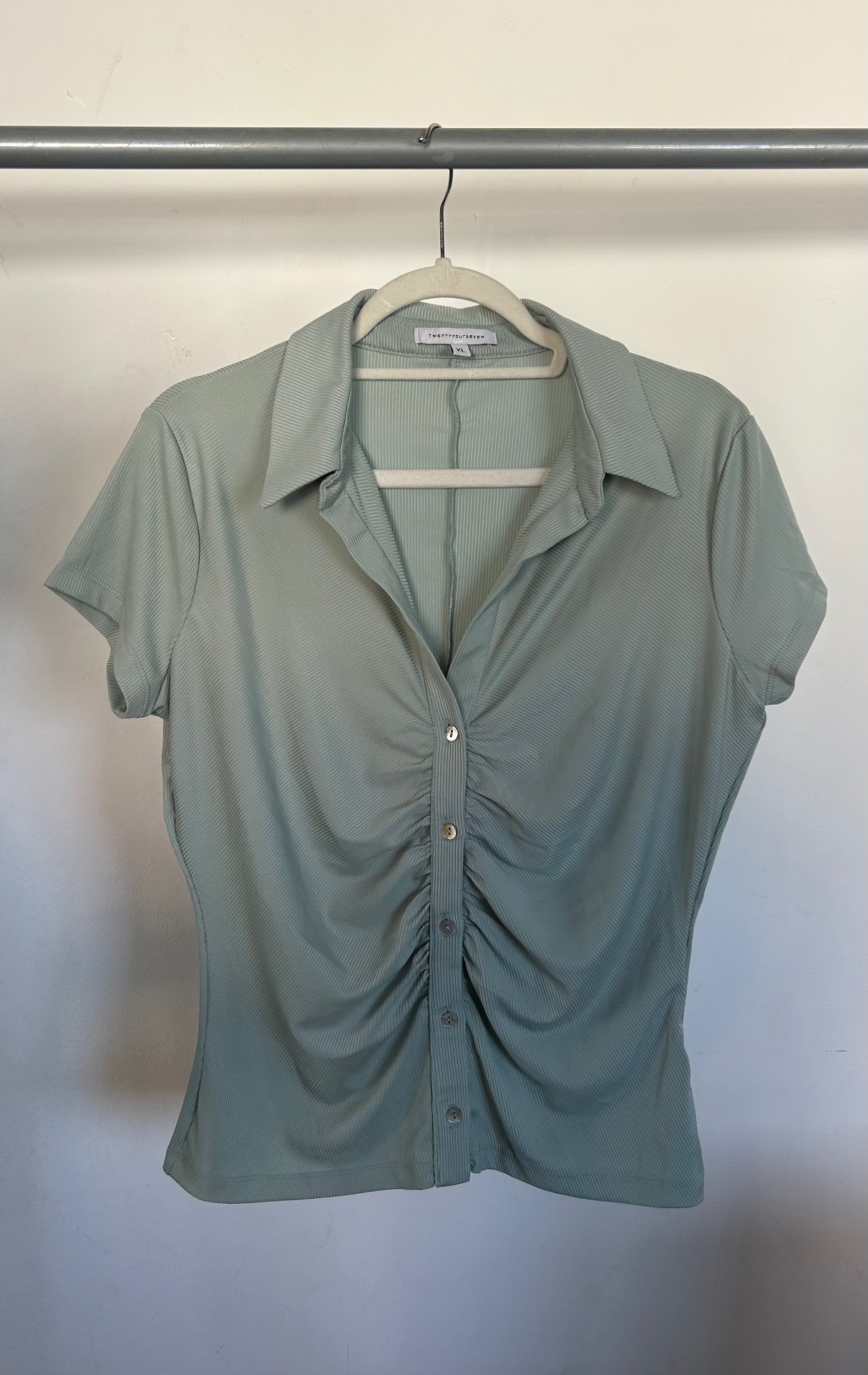 חולצה קצרה מכופתרת טוונטי פור סבן – Twentyfourseven יד שנייה בנמיז - Nemyz
