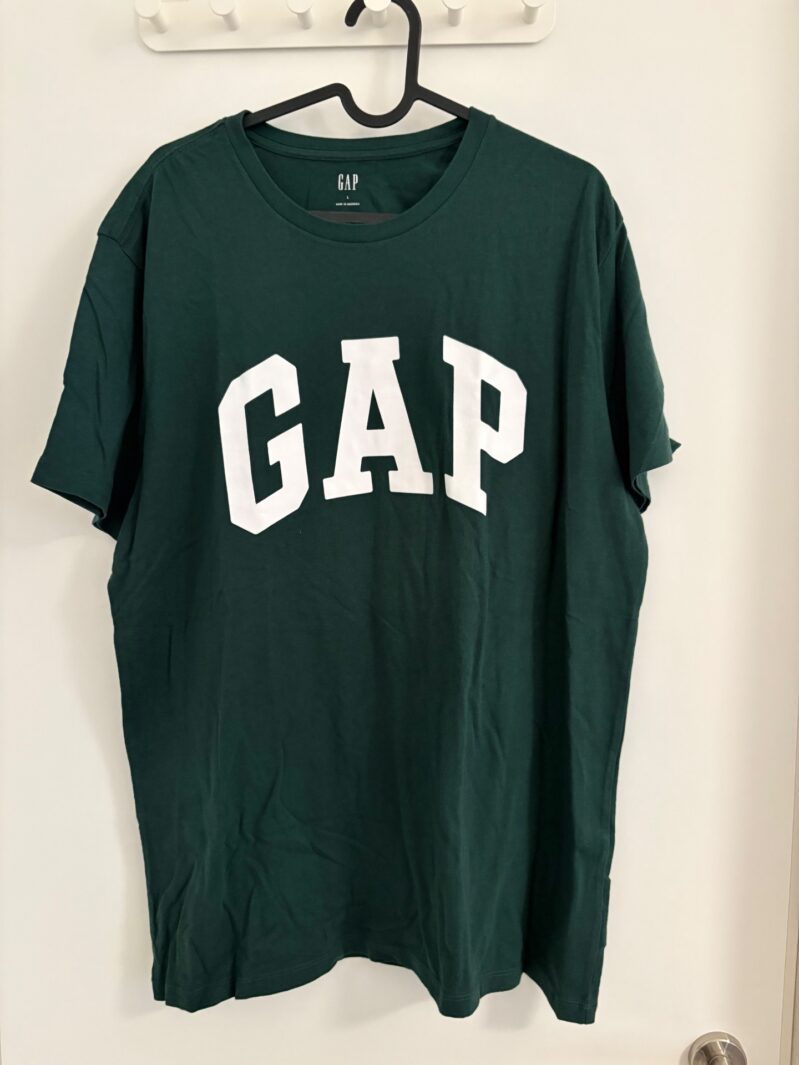 חולצה של gap GAP - גאפ יד שנייה בנמיז - Nemyz