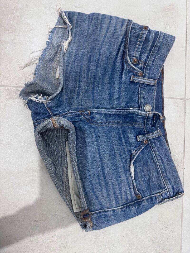 ג׳ינס קצר ליוויס Levi's - ליווייס יד שנייה בנמיז - Nemyz