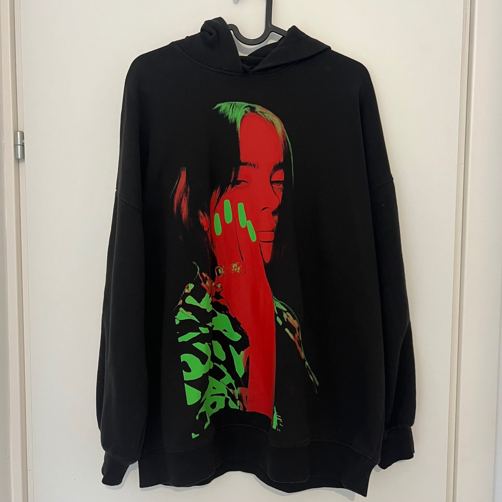 פוטר של בילי אייליש H&M - אייץ' אנד אם יד שנייה בנמיז - Nemyz