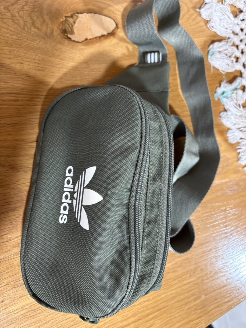 פאוץ אדידס מקורי Adidas – אדידס יד שנייה בנמיז - Nemyz