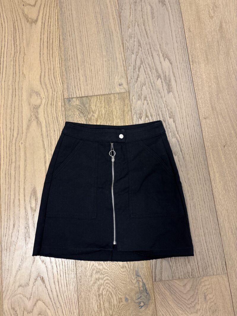 חצאית של ברשקה Bershka – ברשקה יד שנייה בנמיז - Nemyz