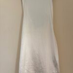 שמלת סאטן לבנה H&M - אייץ' אנד אם יד שנייה בנמיז - Nemyz