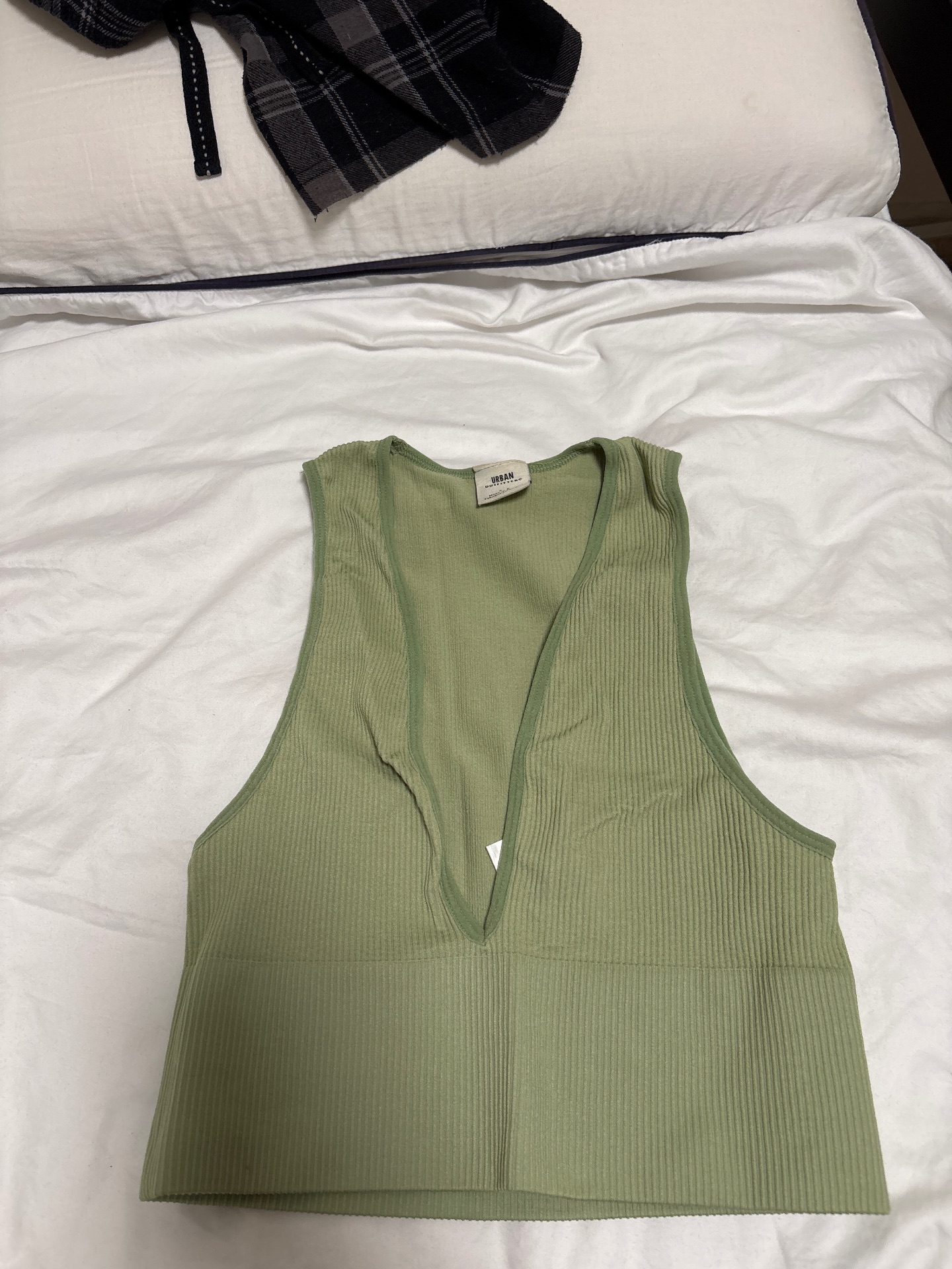 טופ ירוקה Urban Outfitters יד שנייה בנמיז - Nemyz