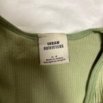טופ ירוקה Urban Outfitters יד שנייה בנמיז - Nemyz