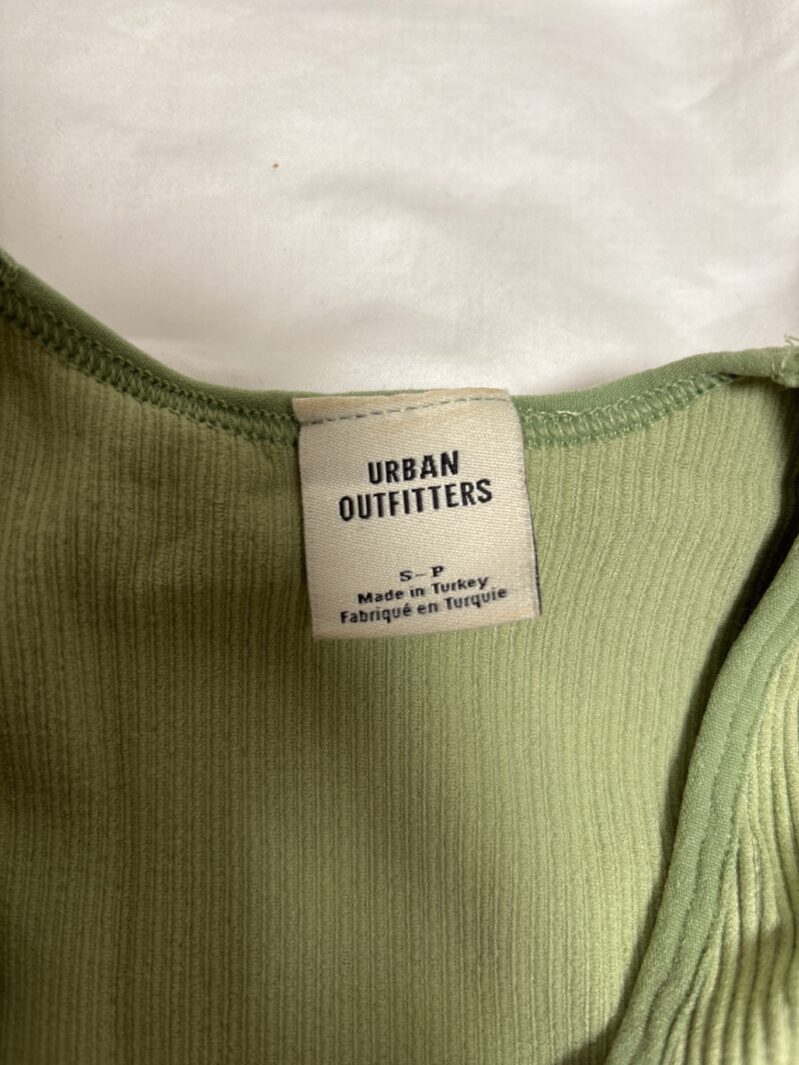 טופ ירוקה Urban Outfitters יד שנייה בנמיז - Nemyz