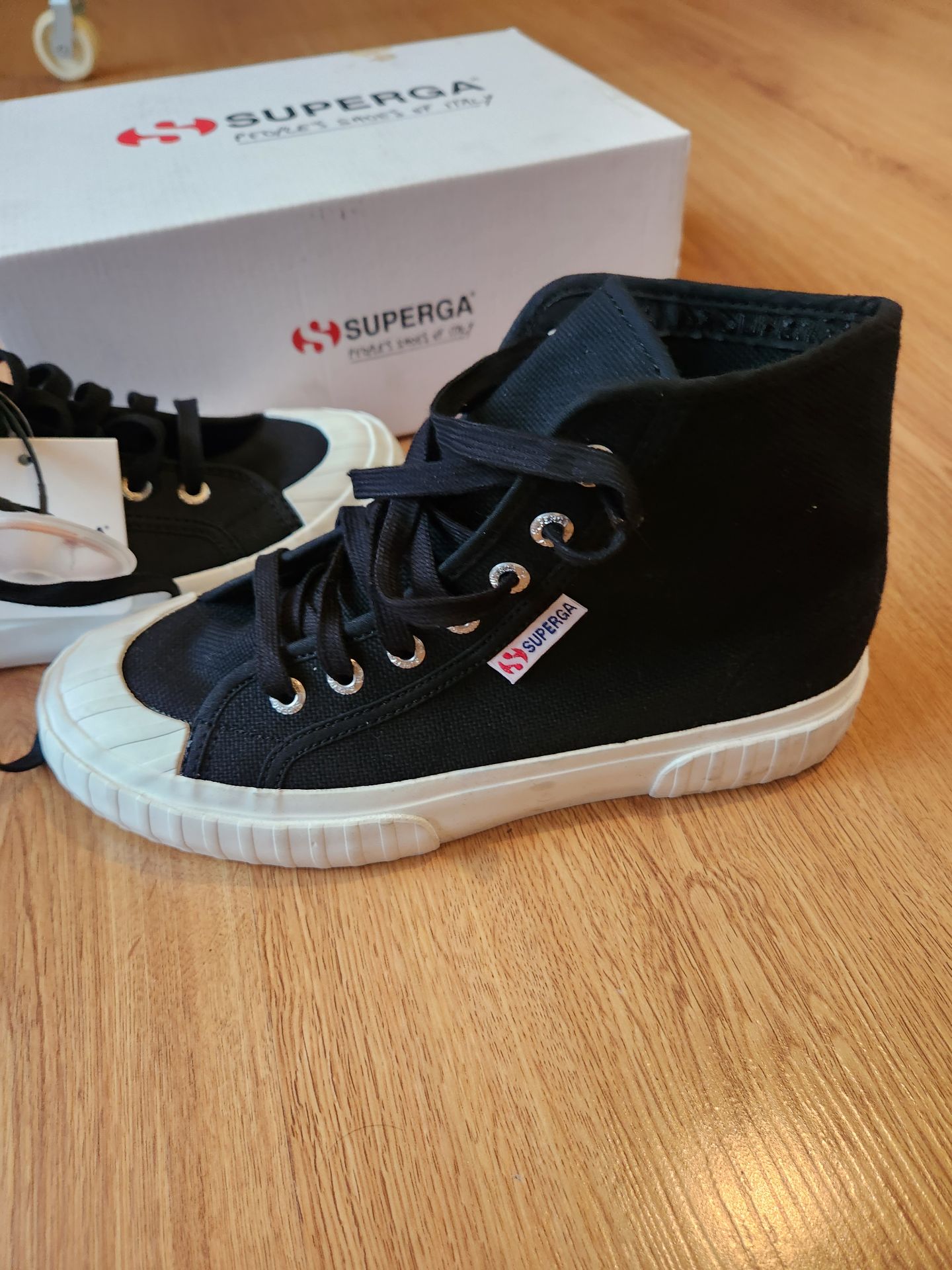 נעלי סופרגה חדשות Superga יד שנייה בנמיז - Nemyz