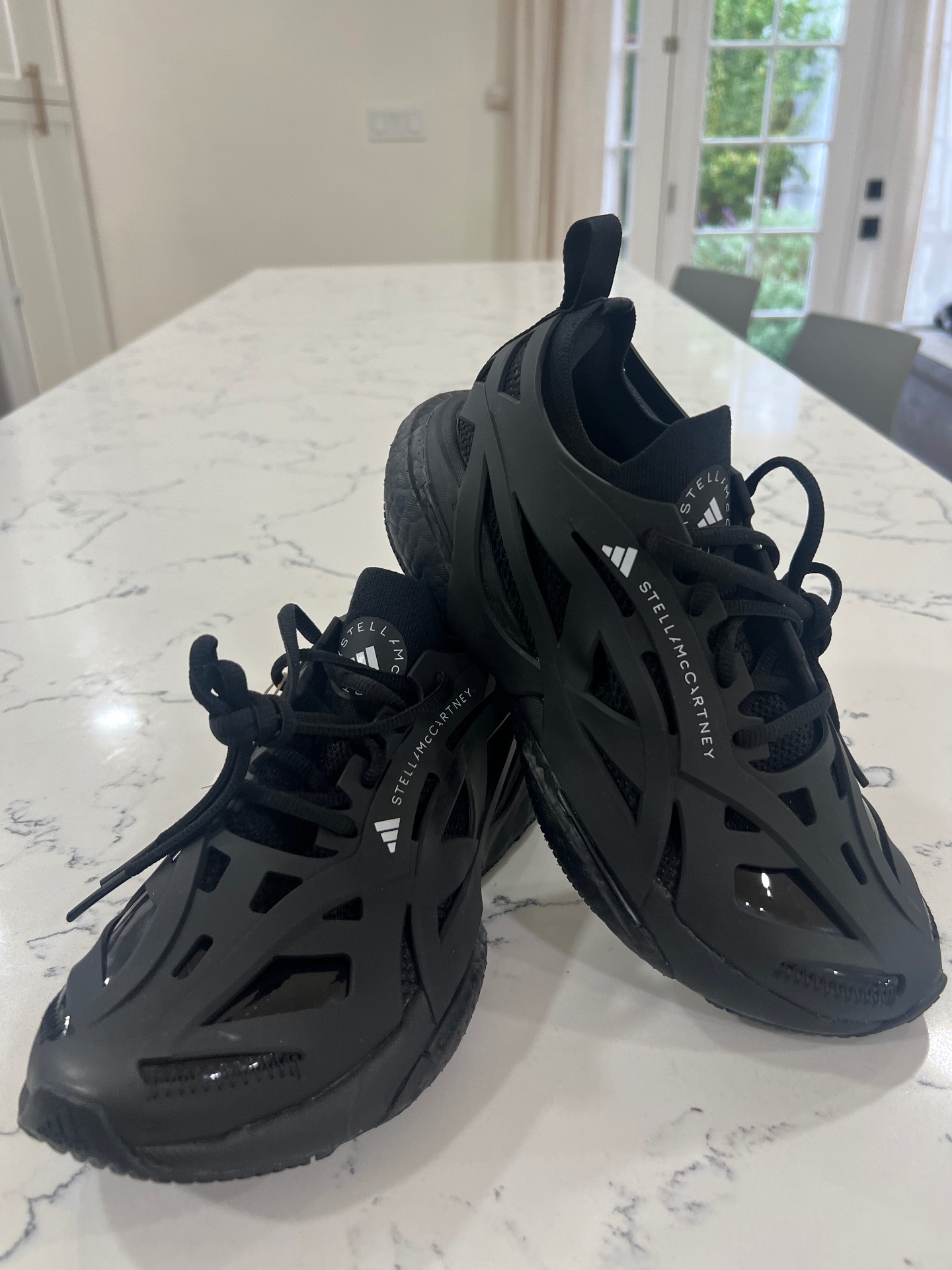 נעלי ספורט אדידס Adidas – אדידס יד שנייה בנמיז - Nemyz