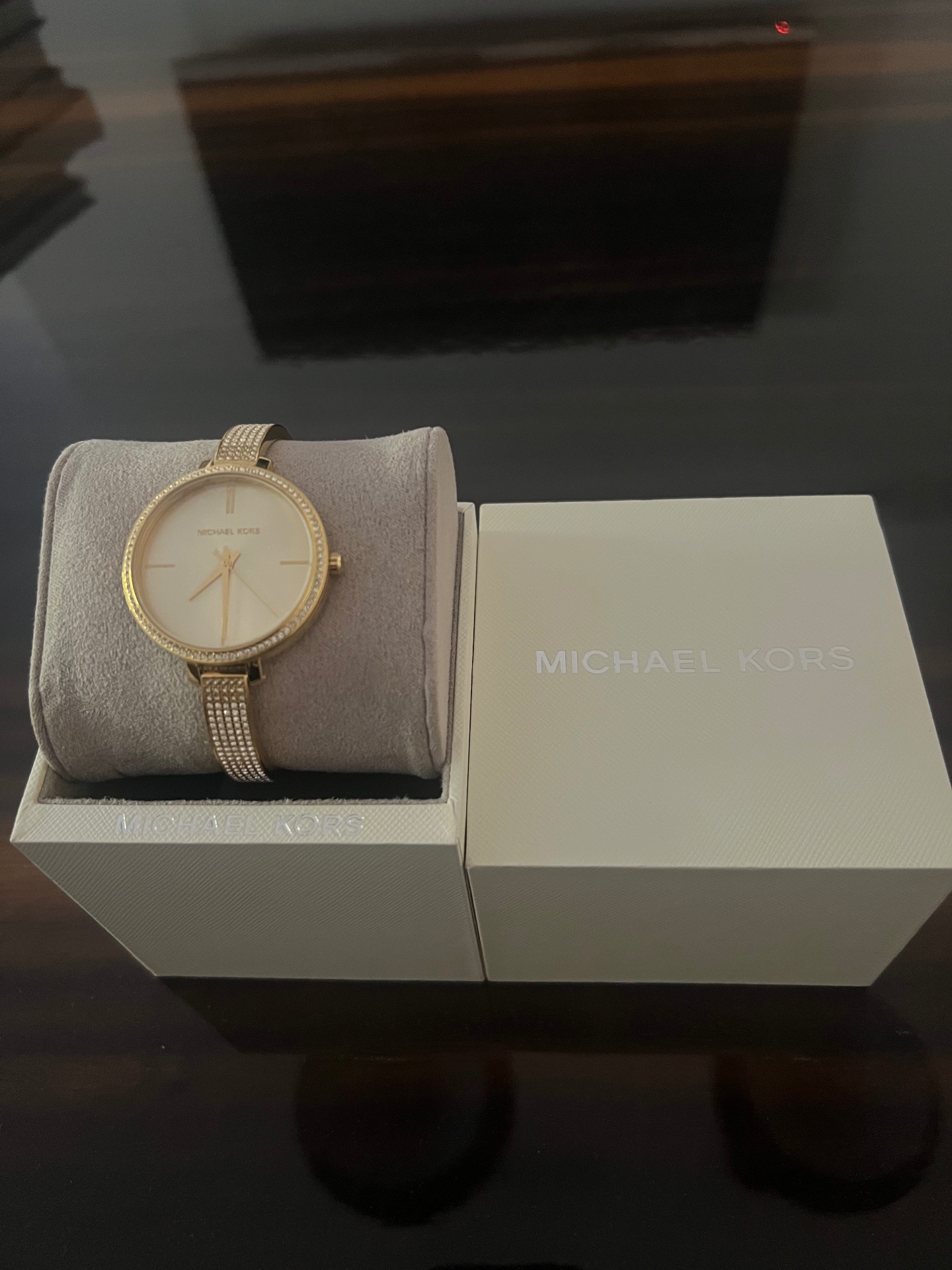 שעון נשים מייקל קורס מייקל קורס – Michael Kors יד שנייה בנמיז - Nemyz
