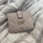 ארנק של GUESS Guess - גס יד שנייה בנמיז - Nemyz