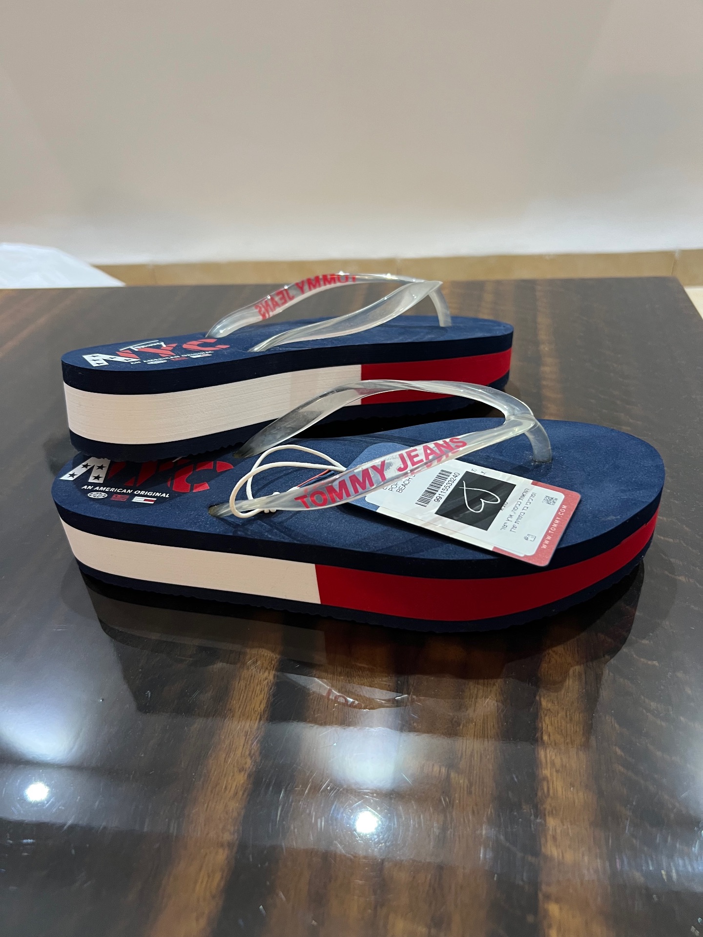 כפכפים של טומי Tommy Hilfiger - טומי הילפיגר יד שנייה בנמיז - Nemyz