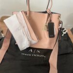 תיק ורוד של ארמני Armani Exchange – ארמני אקסצ'יינג' יד שנייה בנמיז - Nemyz