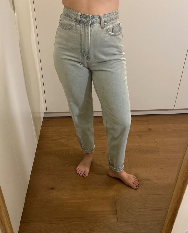 גינס גזרת Mom בהיר Missguided יד שנייה בנמיז - Nemyz