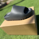 Yeezy slides Adidas Yeezy – אדידס ייזי יד שנייה בנמיז - Nemyz